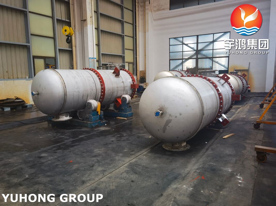 Horizontal Pressure Vessel with Removable Flanged Closure ASME SA105 Carbon Steel and Multi-Nozzle Design